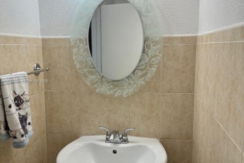 Touwnhouse à louer à Hialeah, Floride: 3 chambres, 149.2 m2 № 2184238 - photo 7