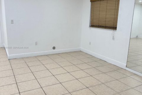 Touwnhouse à louer à Hialeah, Floride: 3 chambres, 149.2 m2 № 2184238 - photo 10