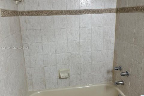 Touwnhouse à louer à Hialeah, Floride: 3 chambres, 149.2 m2 № 2184238 - photo 23