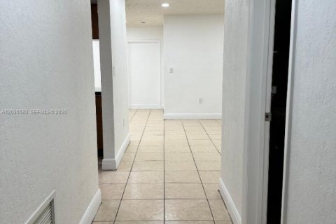 Touwnhouse à louer à Hialeah, Floride: 3 chambres, 149.2 m2 № 2184238 - photo 6