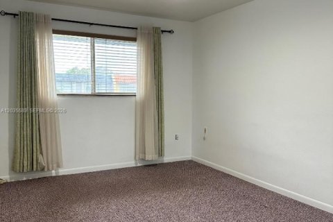 Touwnhouse à louer à Hialeah, Floride: 3 chambres, 149.2 m2 № 2184238 - photo 12