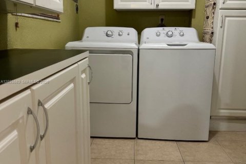 Touwnhouse à louer à Hialeah, Floride: 3 chambres, 149.2 m2 № 2184238 - photo 5