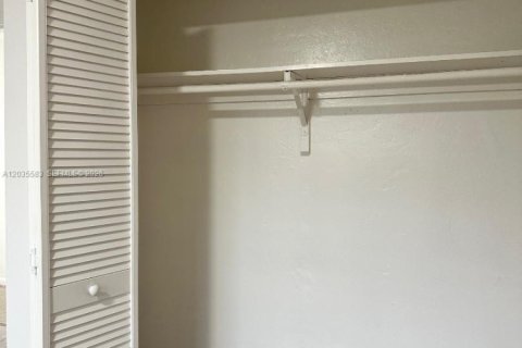 Touwnhouse à louer à Hialeah, Floride: 3 chambres, 149.2 m2 № 2184238 - photo 26