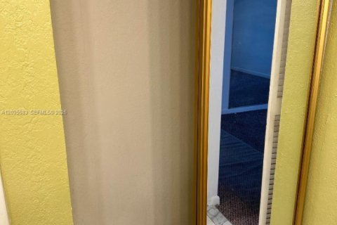 Touwnhouse à louer à Hialeah, Floride: 3 chambres, 149.2 m2 № 2184238 - photo 16