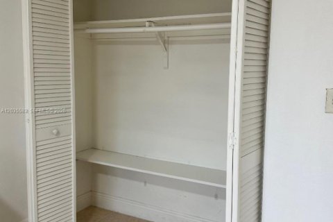 Touwnhouse à louer à Hialeah, Floride: 3 chambres, 149.2 m2 № 2184238 - photo 28