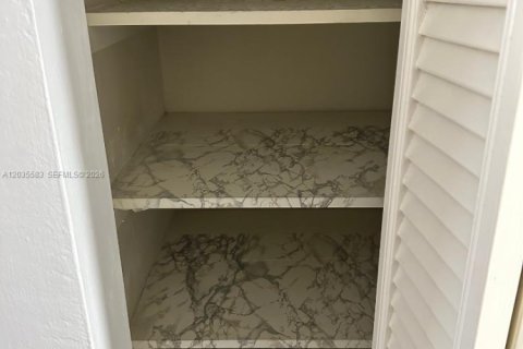Touwnhouse à louer à Hialeah, Floride: 3 chambres, 149.2 m2 № 2184238 - photo 14