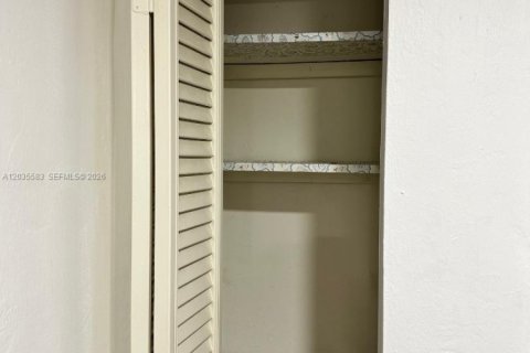 Touwnhouse à louer à Hialeah, Floride: 3 chambres, 149.2 m2 № 2184238 - photo 21