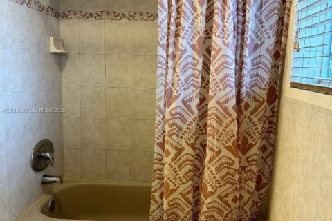 Touwnhouse à louer à Hialeah, Floride: 3 chambres, 149.2 m2 № 2184238 - photo 19