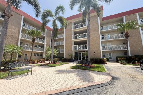 Condo in Lighthouse Point, Florida, 2 bedrooms  № 2185725 - photo 26