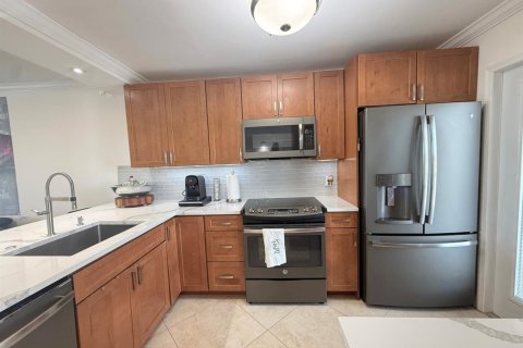 Condo in Lighthouse Point, Florida, 2 bedrooms  № 2185725 - photo 9