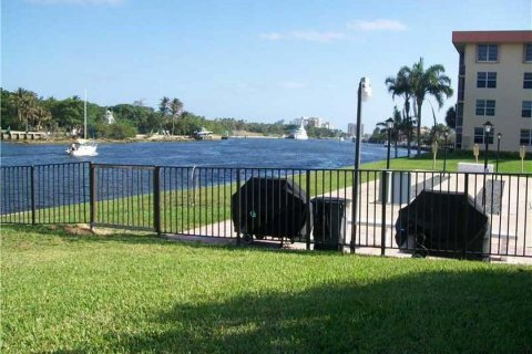 Condo in Lighthouse Point, Florida, 2 bedrooms  № 2185725 - photo 30