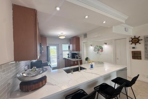 Condo in Lighthouse Point, Florida, 2 bedrooms  № 2185725 - photo 7