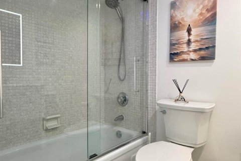 Condo in Lighthouse Point, Florida, 2 bedrooms  № 2185725 - photo 14