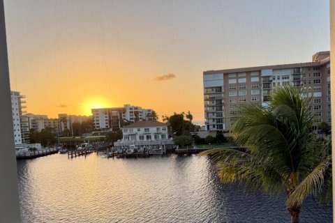 Condo in Lighthouse Point, Florida, 2 bedrooms  № 2185725