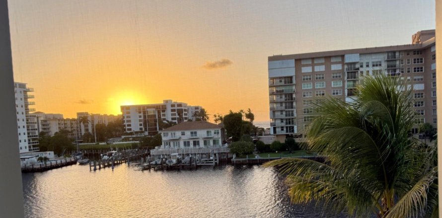 Condo in Lighthouse Point, Florida, 2 bedrooms  № 2185725