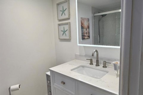 Condo in Lighthouse Point, Florida, 2 bedrooms  № 2185725 - photo 13