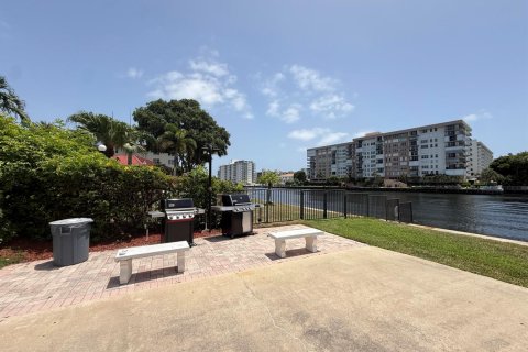 Condo in Lighthouse Point, Florida, 2 bedrooms  № 2185725 - photo 29