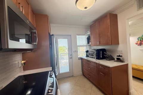 Condo in Lighthouse Point, Florida, 2 bedrooms  № 2185725 - photo 10