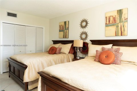 Condo in Hollywood, Florida, 2 bedrooms  № 1992605 - photo 20