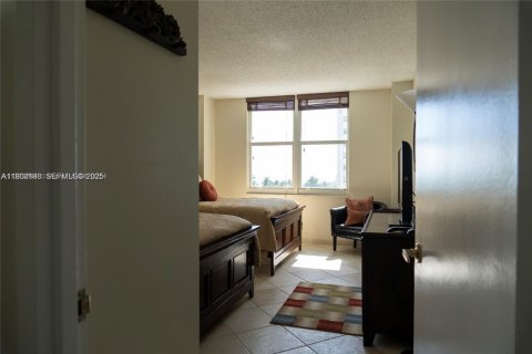 Condo in Hollywood, Florida, 2 bedrooms  № 1992605 - photo 21