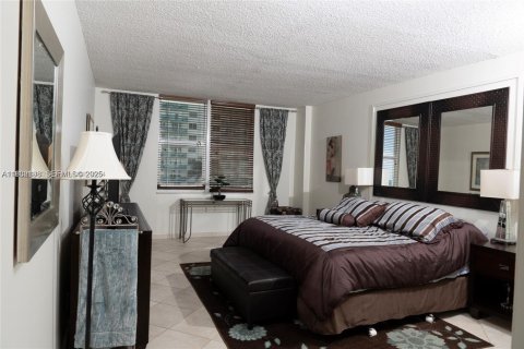 Condo in Hollywood, Florida, 2 bedrooms  № 1992605 - photo 15