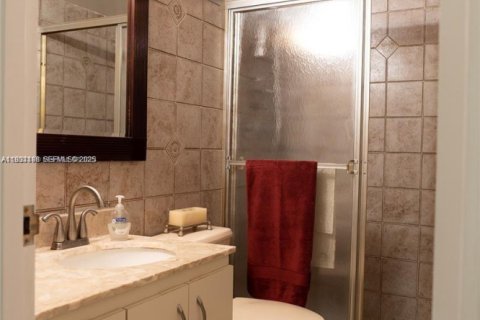 Condo in Hollywood, Florida, 2 bedrooms  № 1992605 - photo 17