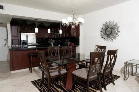Condo in Hollywood, Florida, 2 bedrooms  № 1992605 - photo 13