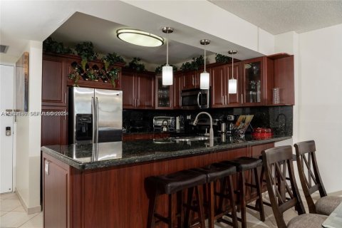 Condo in Hollywood, Florida, 2 bedrooms  № 1992605 - photo 7