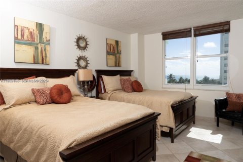 Condo in Hollywood, Florida, 2 bedrooms  № 1992605 - photo 19