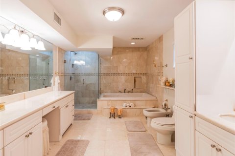 Купить виллу или дом в Майами, Флорида 5 спален, 290.41м2, № 2029062 - фото 21