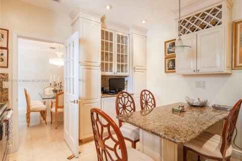 Купить виллу или дом в Майами, Флорида 5 спален, 290.41м2, № 2029062 - фото 17