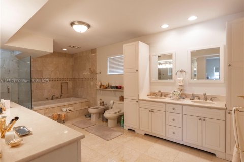 Купить виллу или дом в Майами, Флорида 5 спален, 290.41м2, № 2029062 - фото 22