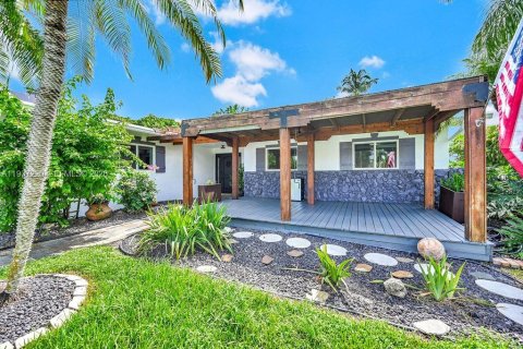 Casa en alquiler en Southwest Ranches, Florida, 4 dormitorios, 253.72 m2 № 1995097 - foto 1