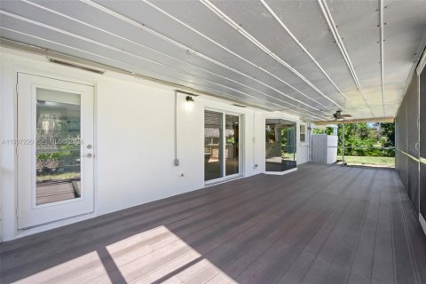 House in Southwest Ranches, Florida 4 bedrooms, 253.72 sq.m. № 1995097 - photo 29