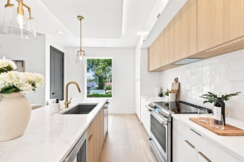 Touwnhouse à vendre à Tampa, Floride: 3 chambres, 220.83 m2 № 2306774 - photo 7