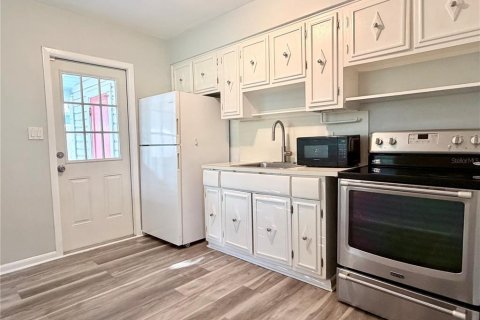 House in Saint Petersburg, Florida 2 bedrooms, 75.25 sq.m. № 2225652 - photo 6