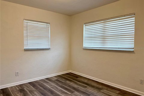 House in Saint Petersburg, Florida 2 bedrooms, 75.25 sq.m. № 2225652 - photo 10