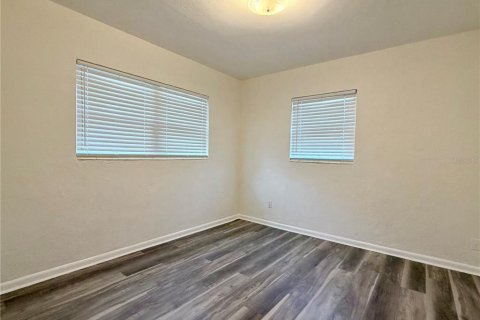 House in Saint Petersburg, Florida 2 bedrooms, 75.25 sq.m. № 2225652 - photo 12