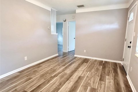 House in Saint Petersburg, Florida 2 bedrooms, 75.25 sq.m. № 2225652 - photo 4