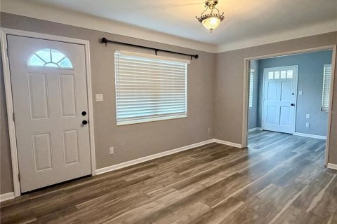 House in Saint Petersburg, Florida 2 bedrooms, 75.25 sq.m. № 2225652 - photo 3