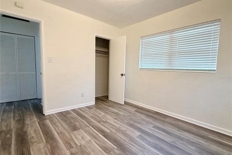 House in Saint Petersburg, Florida 2 bedrooms, 75.25 sq.m. № 2225652 - photo 11