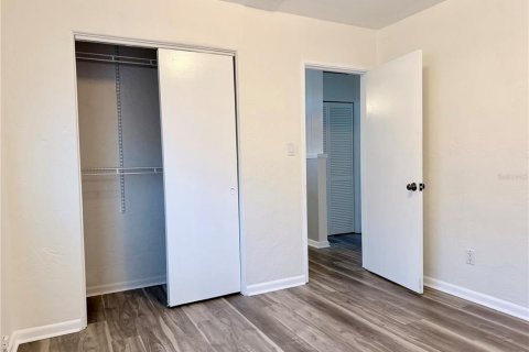 House in Saint Petersburg, Florida 2 bedrooms, 75.25 sq.m. № 2225652 - photo 9