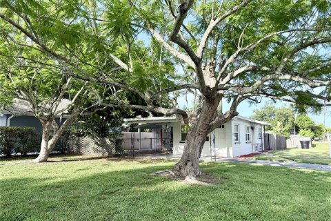 House in Saint Petersburg, Florida 2 bedrooms, 75.25 sq.m. № 2225652 - photo 2