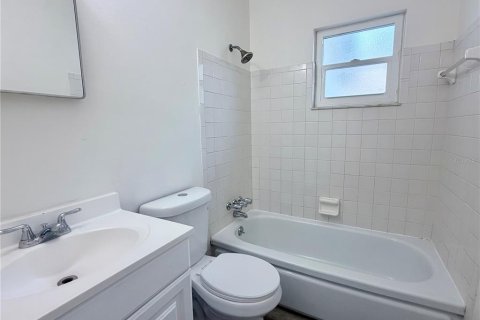 House in Saint Petersburg, Florida 2 bedrooms, 75.25 sq.m. № 2225652 - photo 8