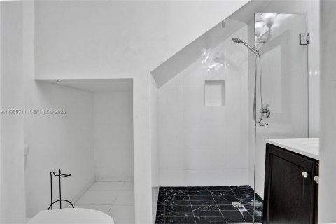 Villa ou maison à vendre à Miami, Floride: 5 chambres, 224.45 m2 № 2027317 - photo 26