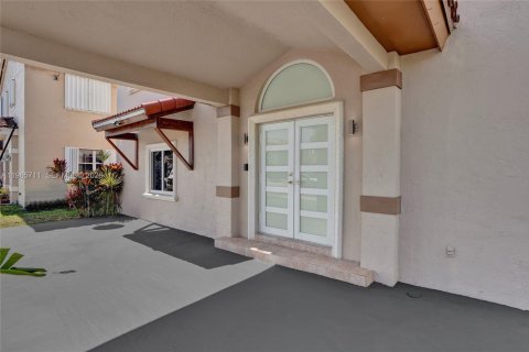 Villa ou maison à vendre à Miami, Floride: 5 chambres, 224.45 m2 № 2027317 - photo 4