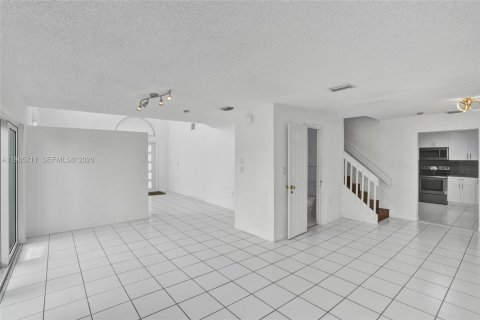 Villa ou maison à vendre à Miami, Floride: 5 chambres, 224.45 m2 № 2027317 - photo 12