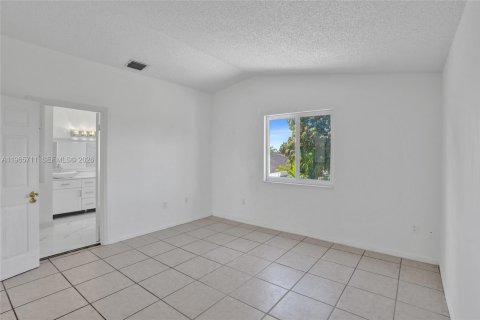 Villa ou maison à vendre à Miami, Floride: 5 chambres, 224.45 m2 № 2027317 - photo 29