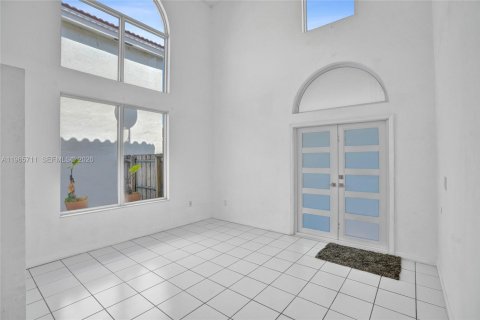 Villa ou maison à vendre à Miami, Floride: 5 chambres, 224.45 m2 № 2027317 - photo 9