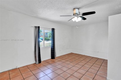 Villa ou maison à vendre à Miami, Floride: 5 chambres, 224.45 m2 № 2027317 - photo 24